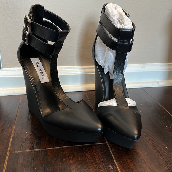 Steve Madden Black Leather Wedge Heels size 6 - Picture 3 of 6